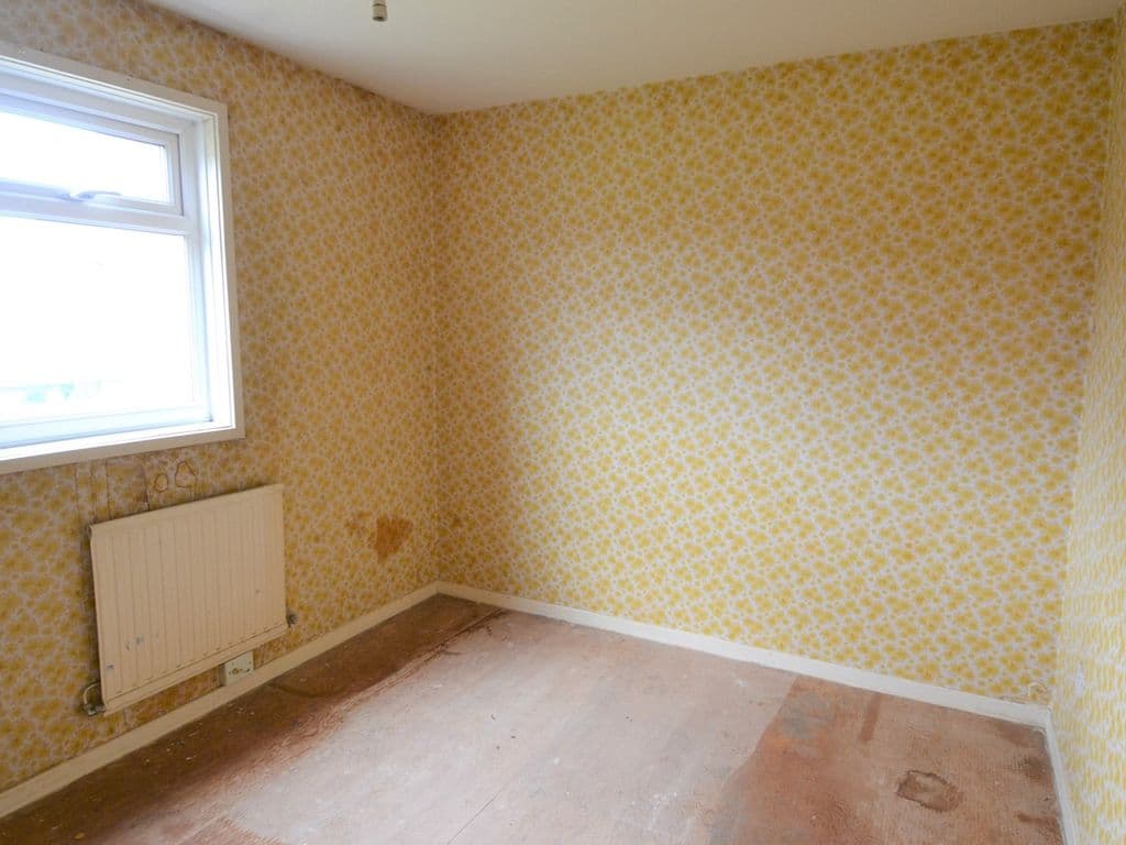 The second bedroom. I always liked the wallpaper here!