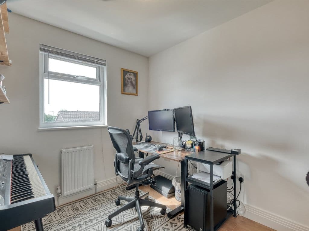 Final Estate Agent Photos: Office