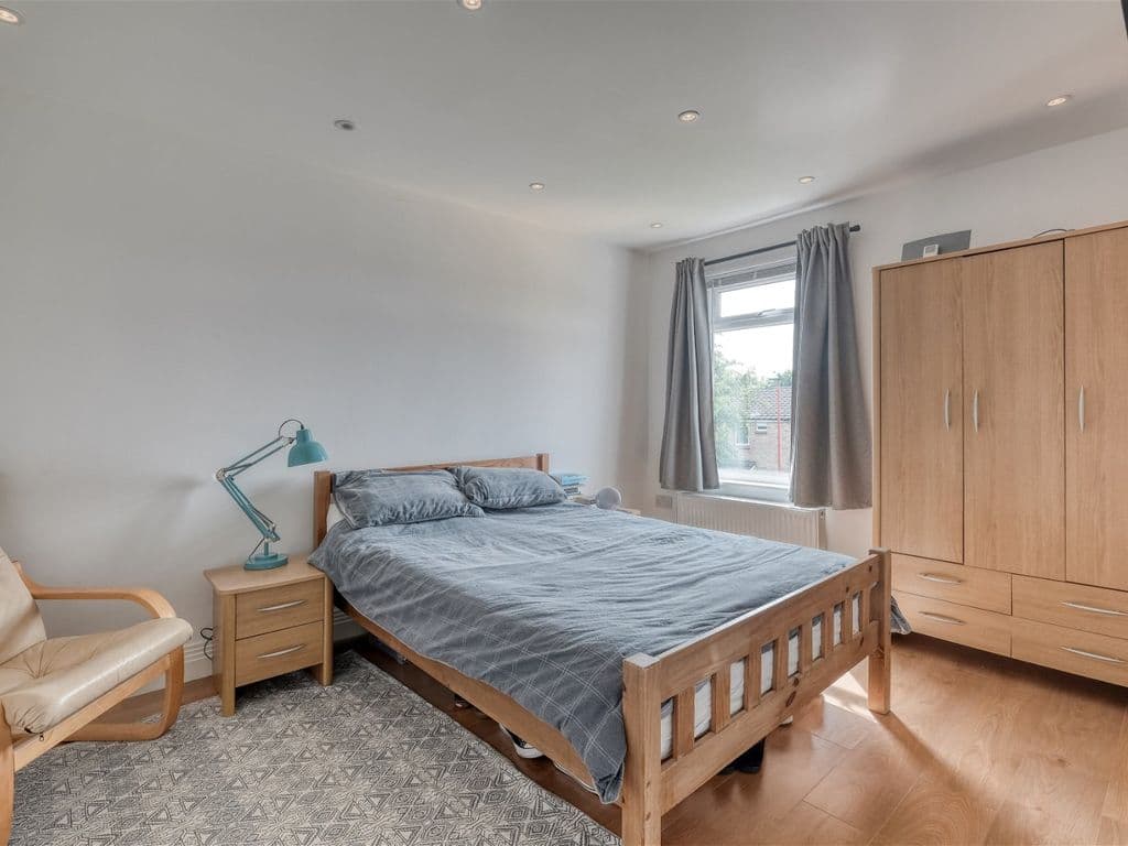 Final Estate Agent Photos: Main bedroom