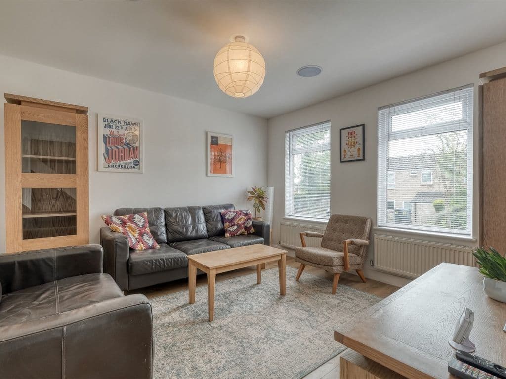 Final Estate Agent Photos: Living room