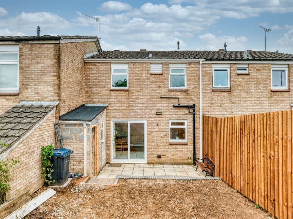 Final Estate Agent Photos: Rear garden