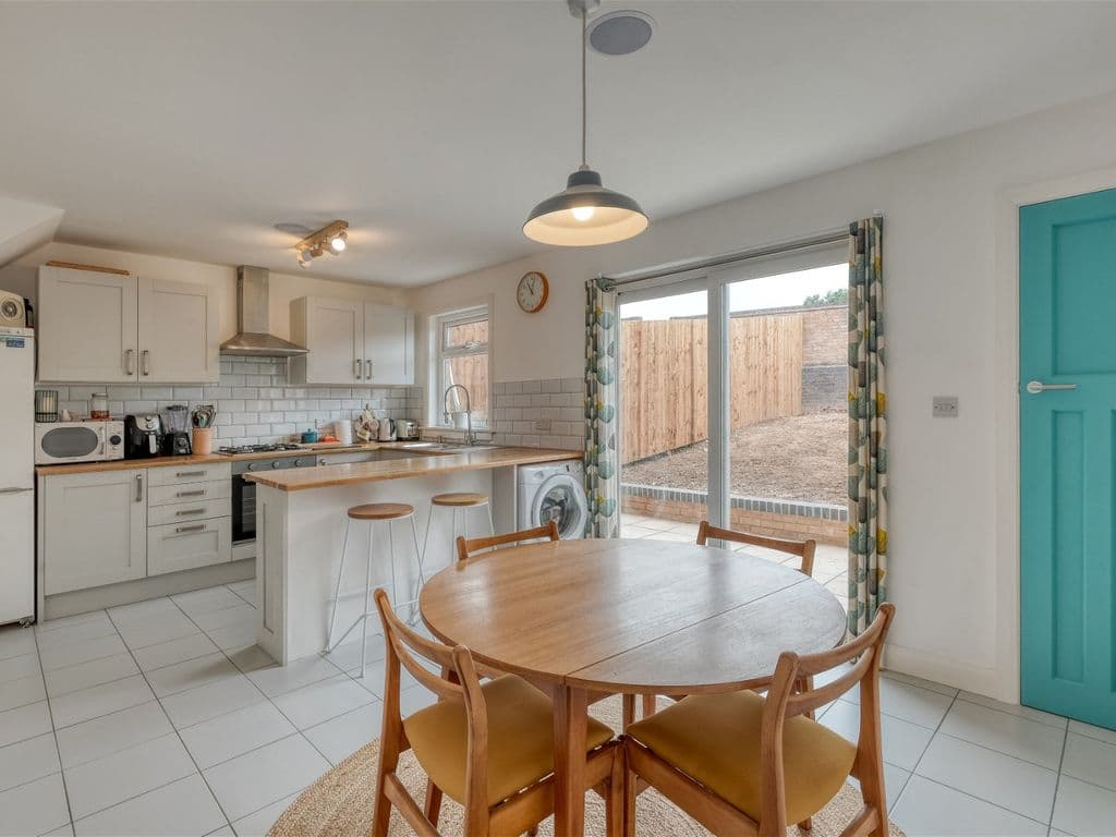 Final Estate Agent Photos: Kitchen-diner